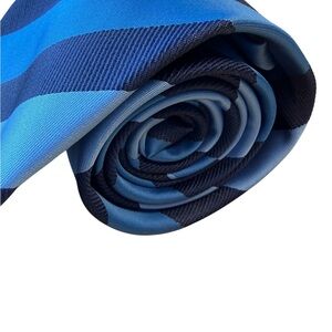 Elegant Navy and Sky Blue Men's Tie